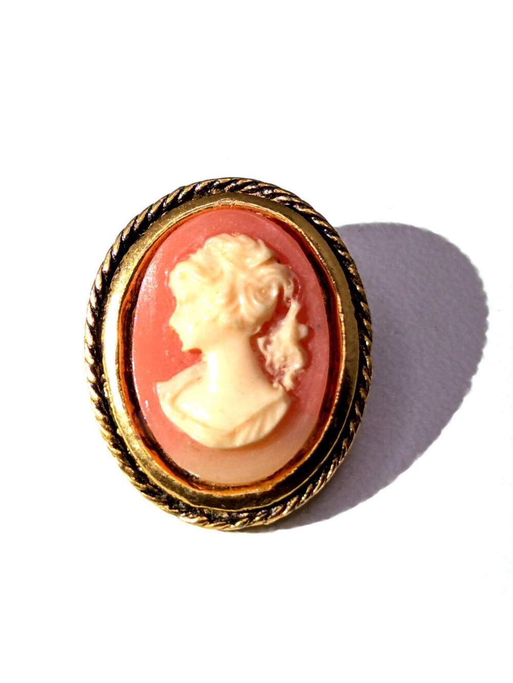 Vintage Cameo Brooch Pendant Gold Tone Pink Lady Portrait Oval Pin 4.2g